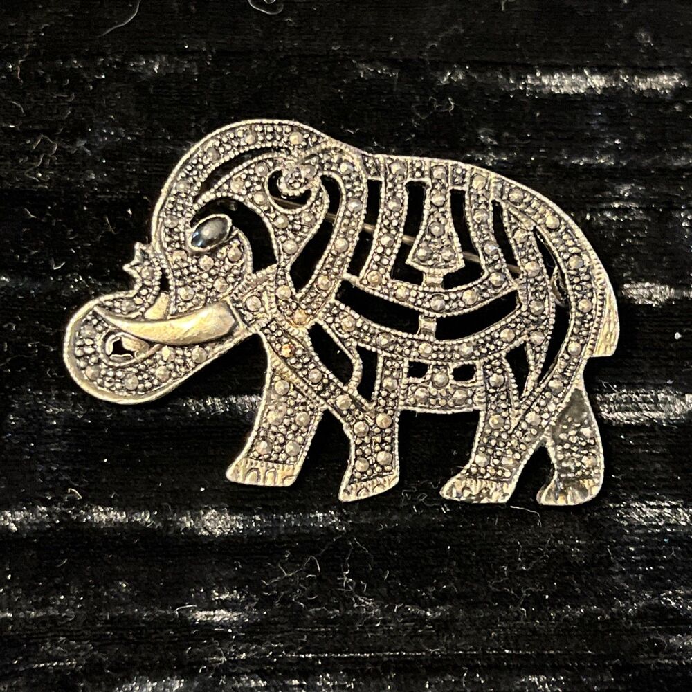 Vintage Sterling Silver .925 Marcasite Elephant Black Onyx Eye Brooch Pin